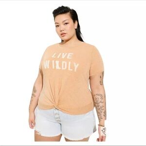 NWT Torrid Super Soft Front Twist Top with Live Wildly | Size 2, Torrid 2x 18-20